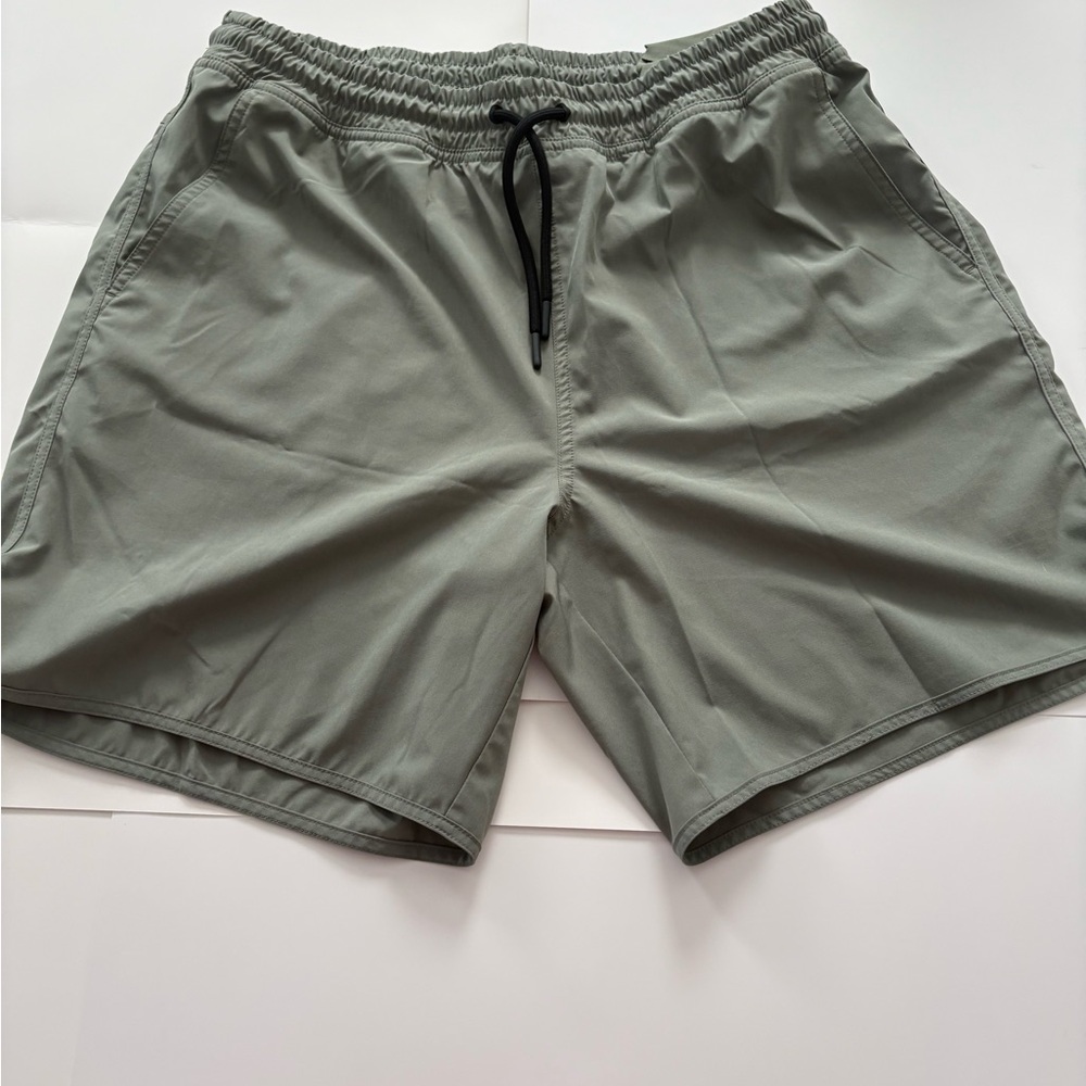 Old Navy Active StretchTech Shorts in Olive